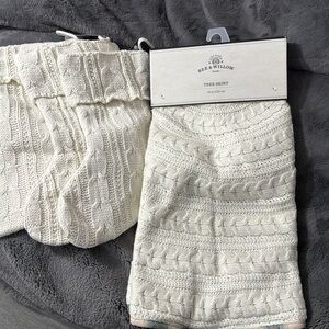 Knit tree skirt with matching stockings (3)